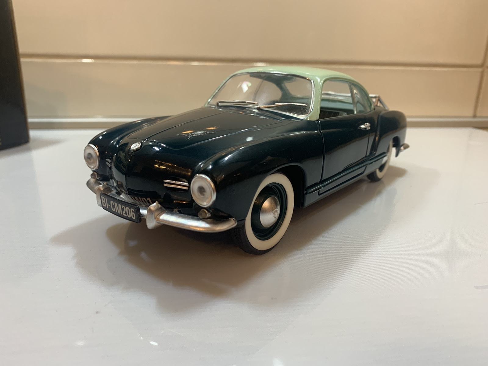 VW Karmann-Ghia 1957 - 1/18 Solido (Gebraucht) in St-Sulpice VD für CHF