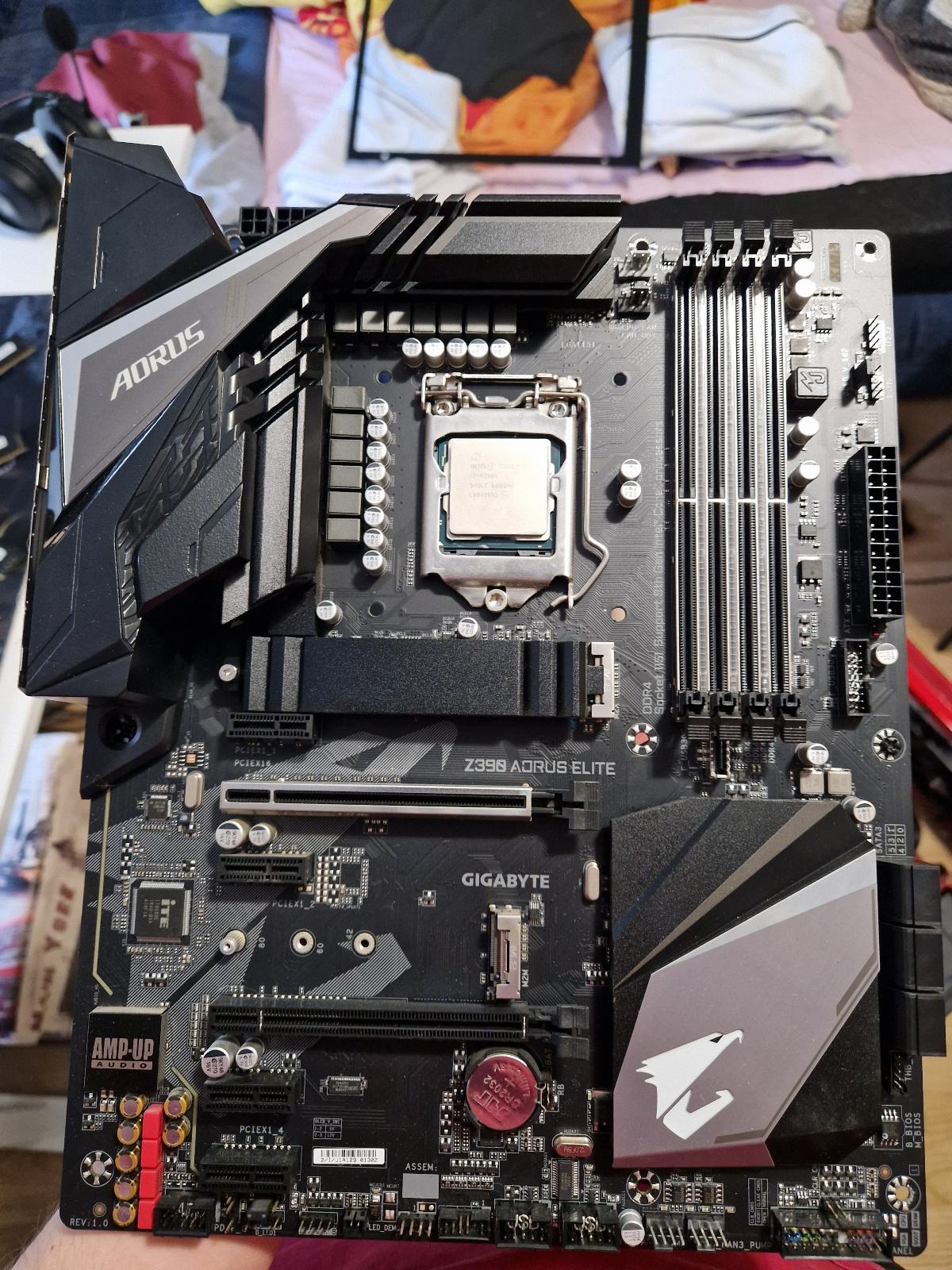 Aorus Elite Z390 + i7 9700k