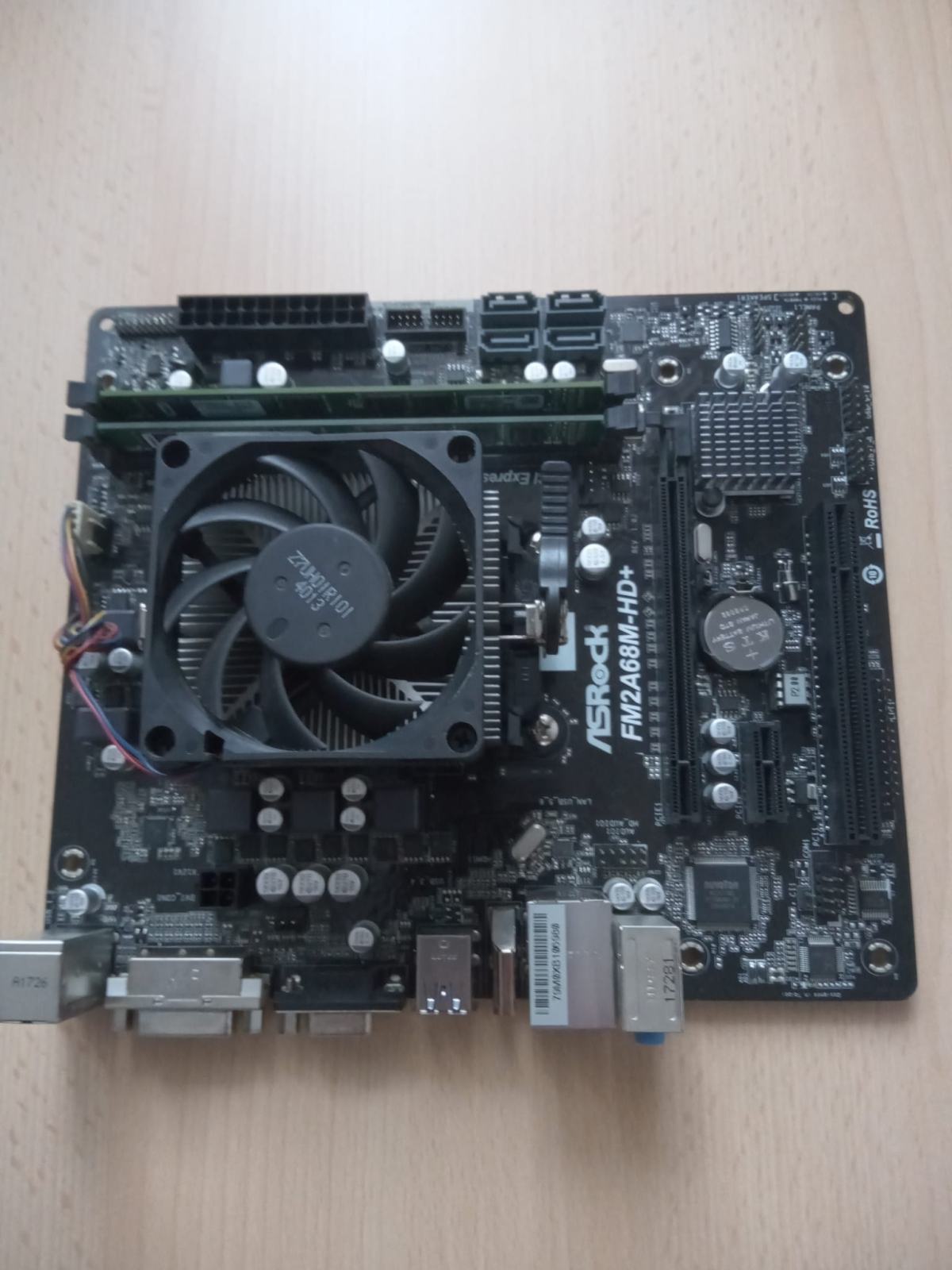 Asrock MBO FM2A68M-HD+,CPU A8 5600K 3,6MHz, 8 GB Ram,hd 7560d Radeon