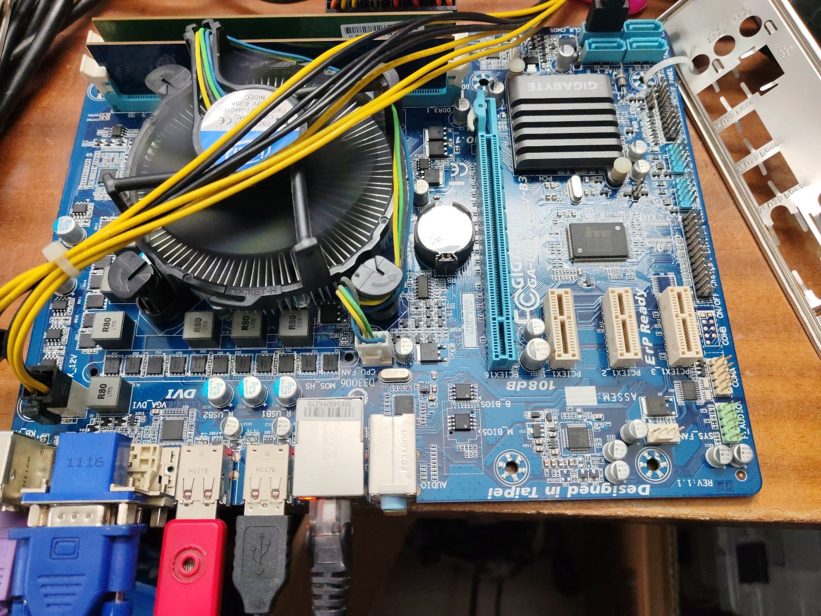 Matična Gigabyte H61M - S2V B3 socket 1155 + i5 3550s