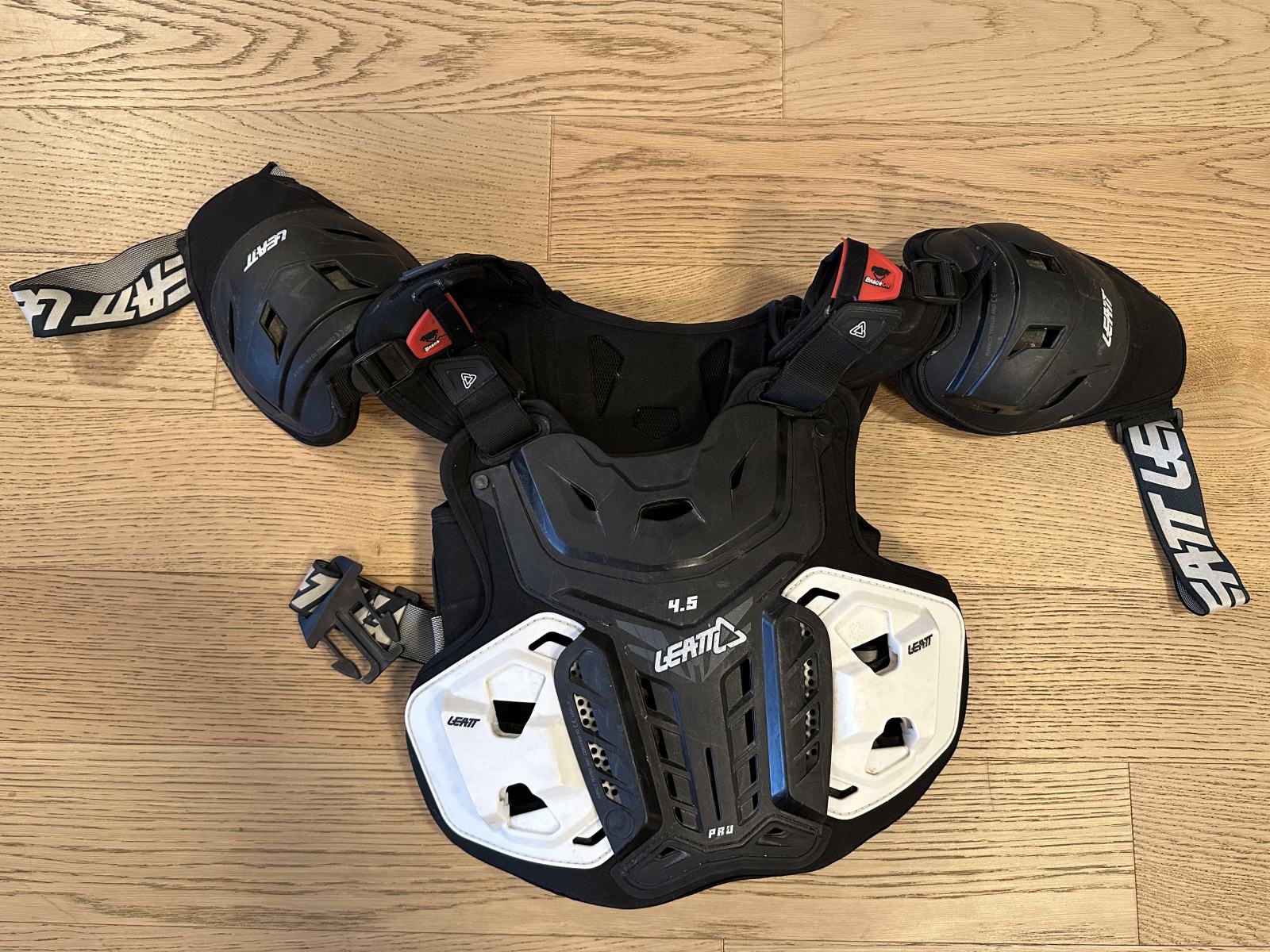 Protège-poitrail Leatt 4.5 PRO EVO Noir Taille L – 5025202361