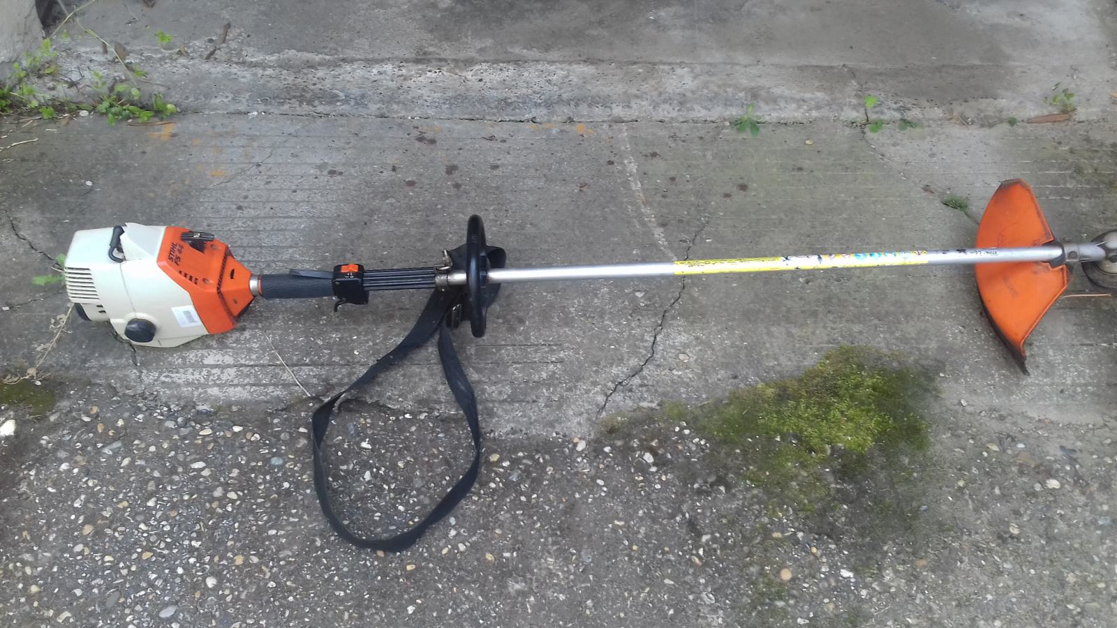 PRODAJEM TRIMER STIHL FS 44