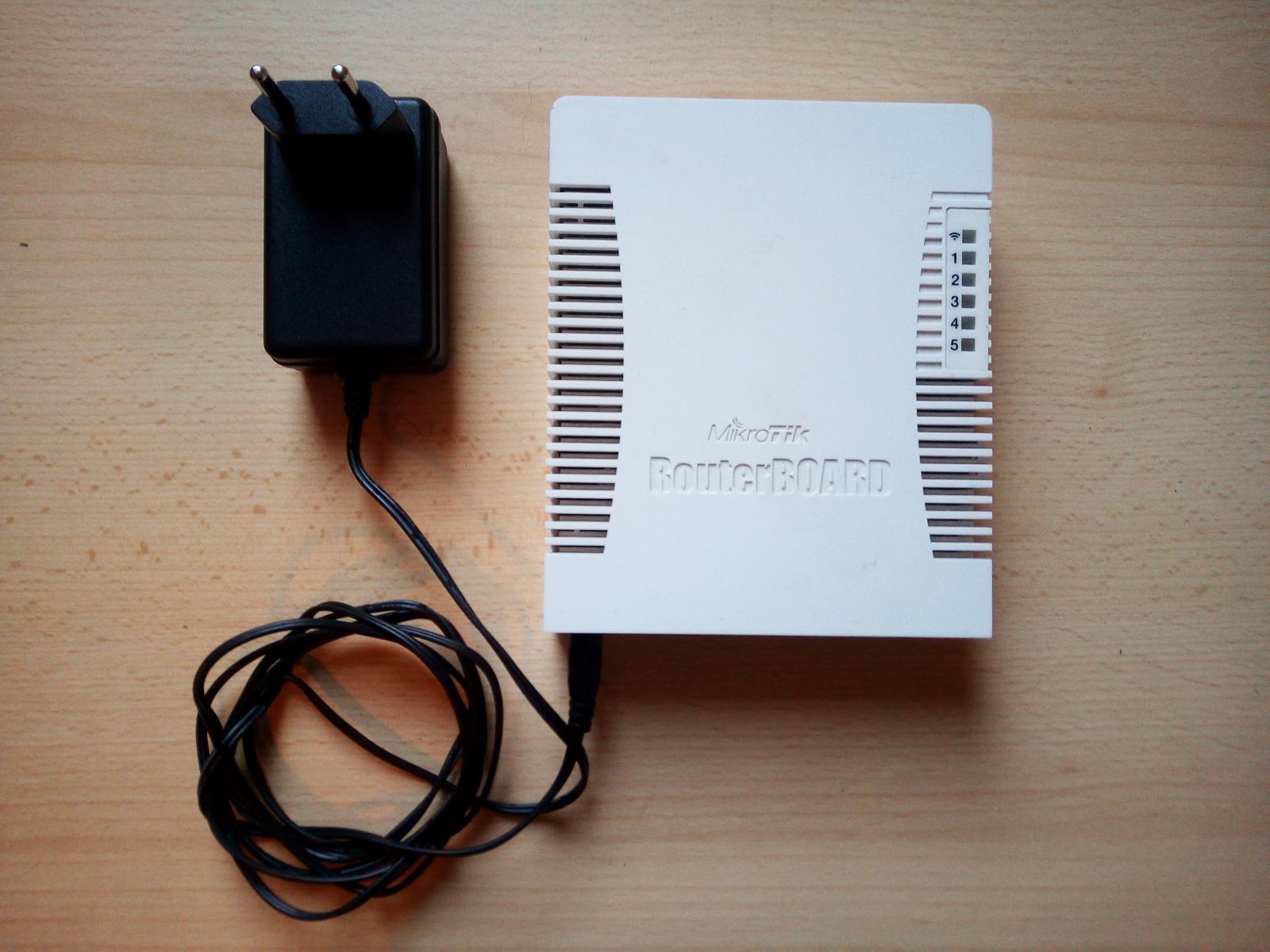 Mikro TIK Router BOARD RB951UI-2HND