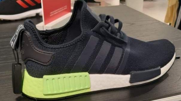 Adidas NMD R1 *NOVO*