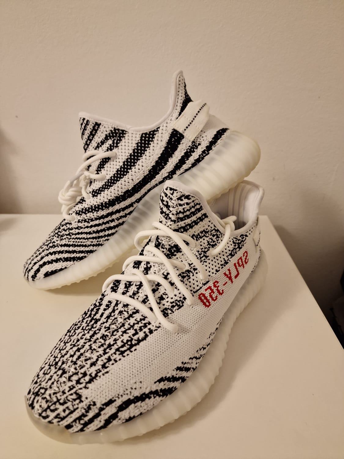 yeezy 350 v2 zebra real