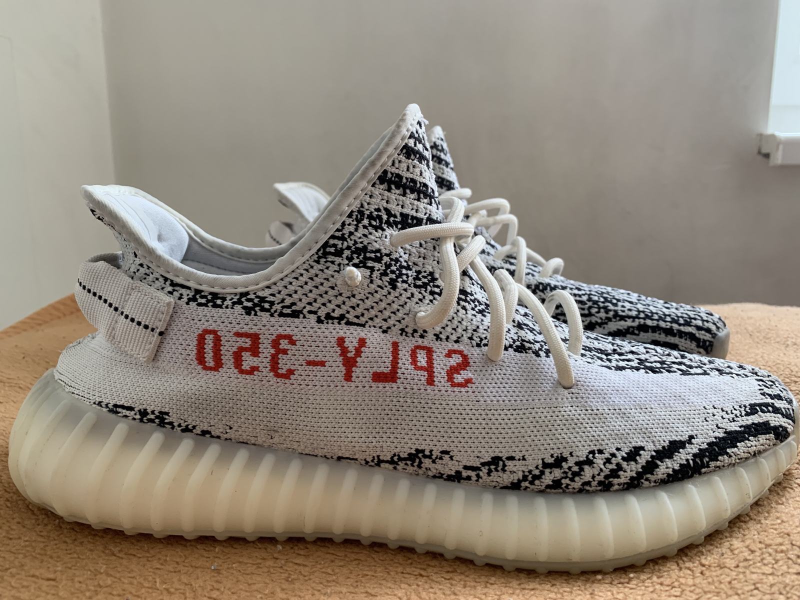 ua yeezy boost 350 v2 zebra