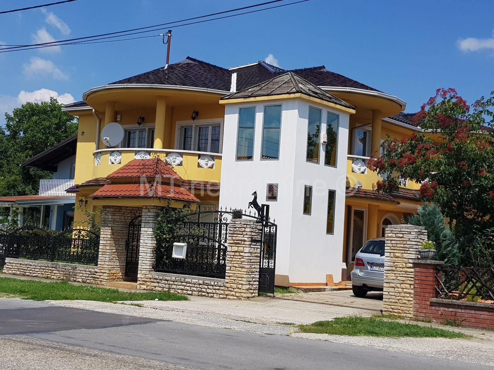 Bjelovar, jednokatna stambena zgrada s tri stana