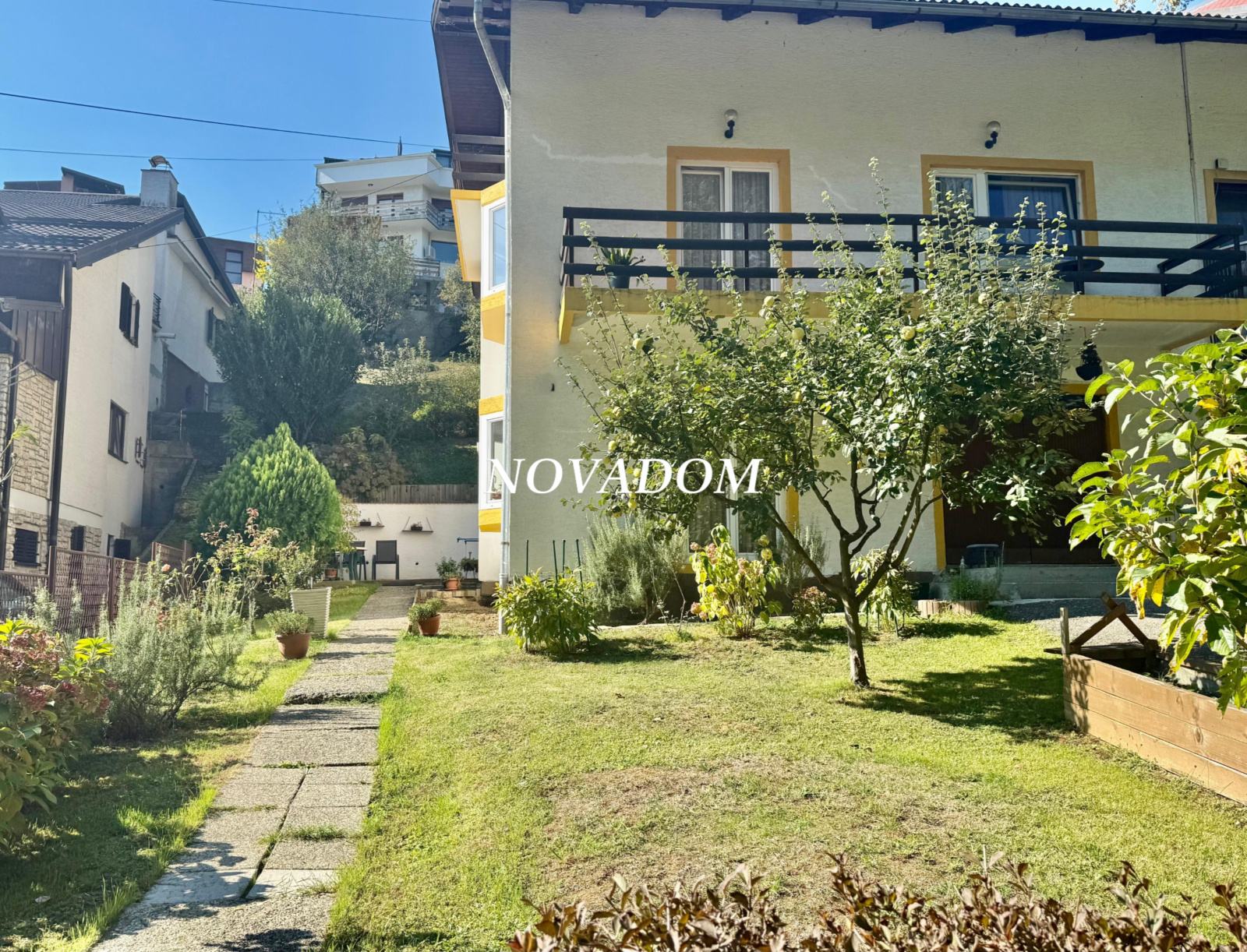 CENTAR-BRITANAC-MOGUĆNOST 3 STANA-260M2-VRT-PARKING