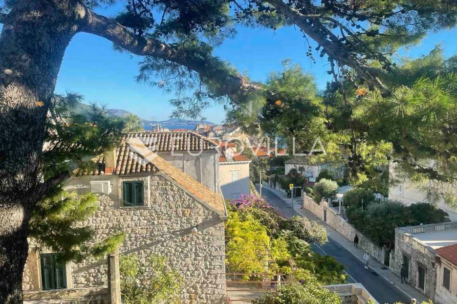 Dubrovnik, Boninovo, Prostran četverosoban stan na vrhunskoj lokaciji