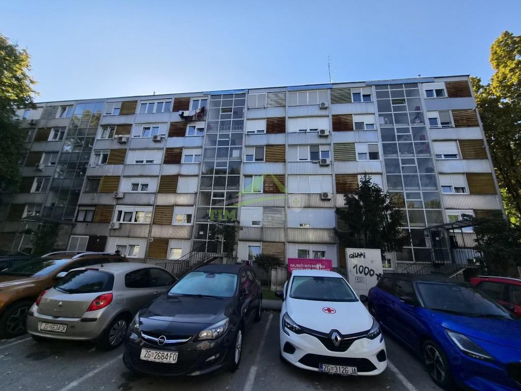 Dvosobni stan - odlična lokacija! Borongaj! MOGUĆA ZAMJENA!