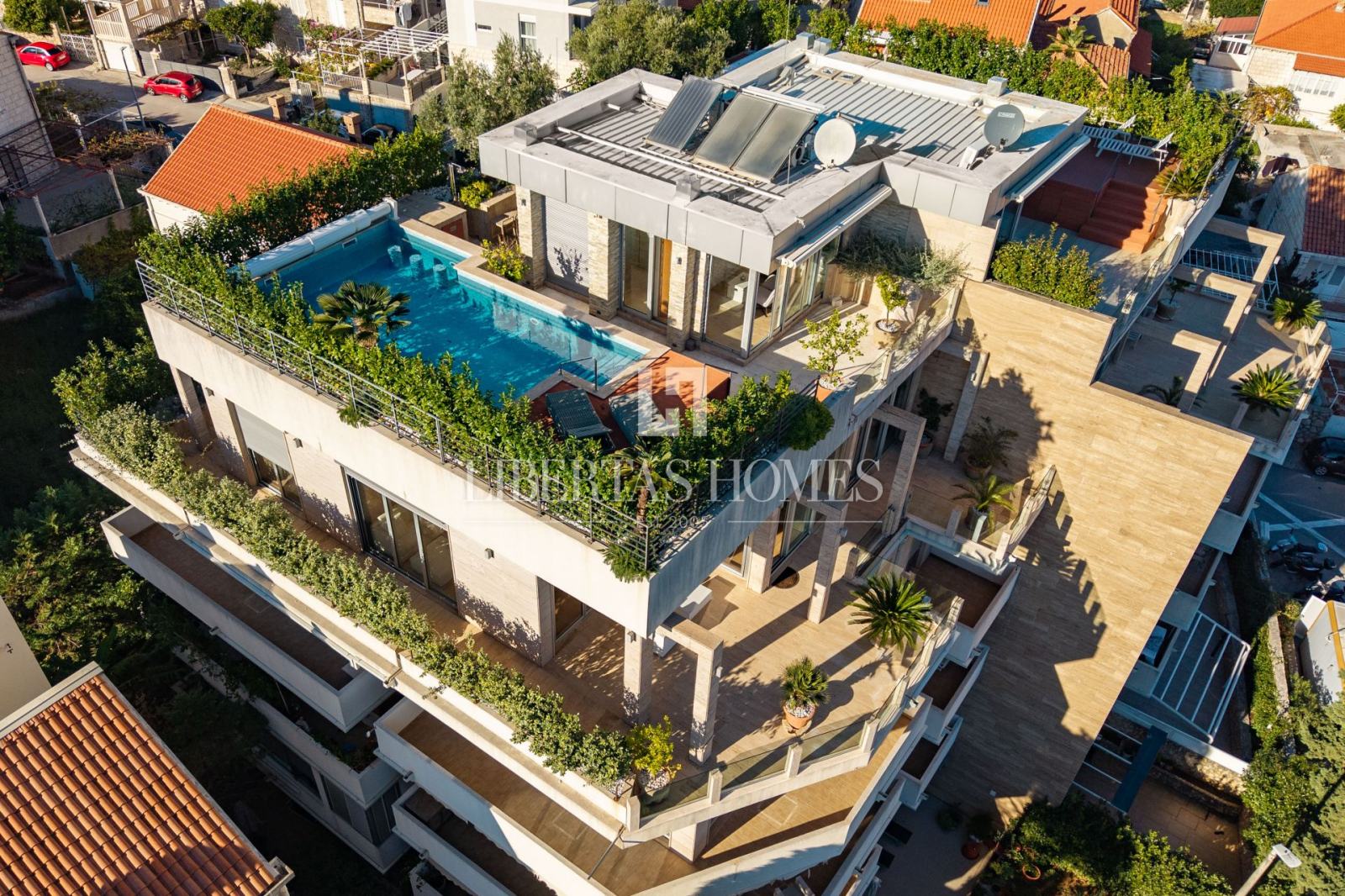Ekskluzivan penthouse s privatnim bazenom na prestižnoj lokaciji u Dub