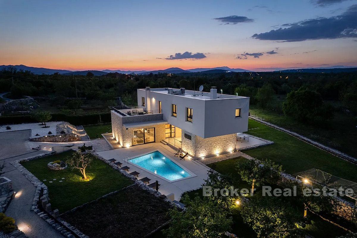 Ekskluzivna villa s bazenom i velikim vrtom