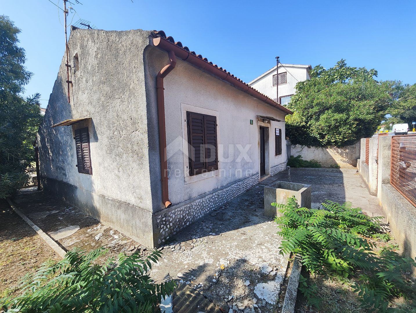 ISTRA,PULA- Kuća i parcela na rijetko dostupnoj lokaciji (prodaja)