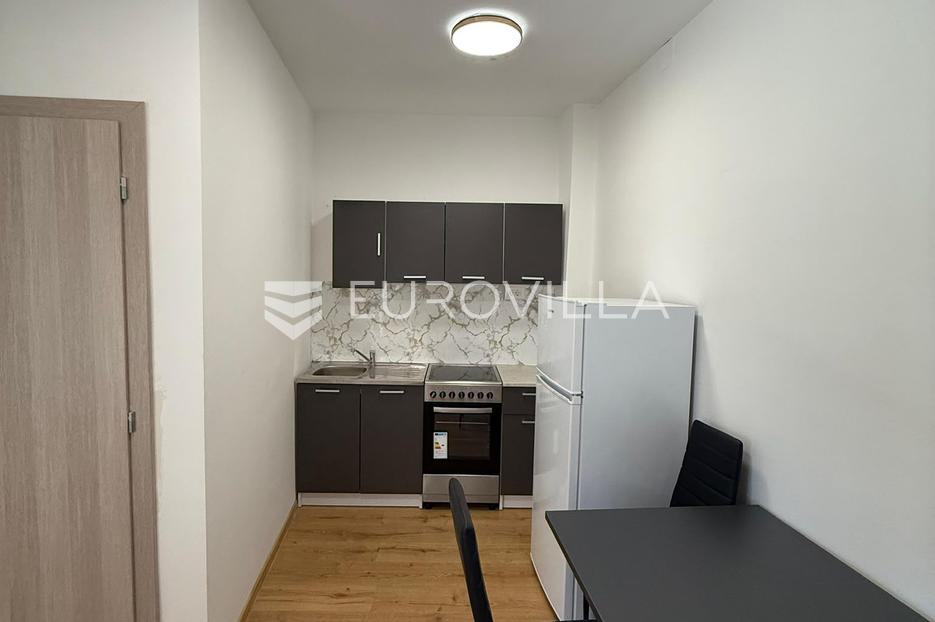 Karlovac, Banija, Kuća 70 m², renovirana s 2 stana