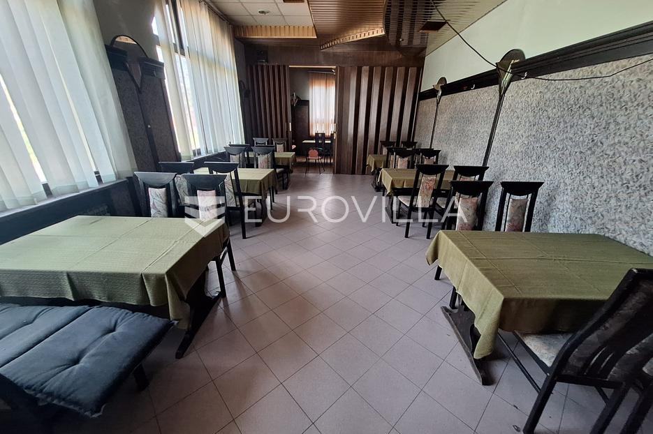 Karlovac, Borlin, kuća 720 m² s poslovnim prostorom, gospodarskom zgra