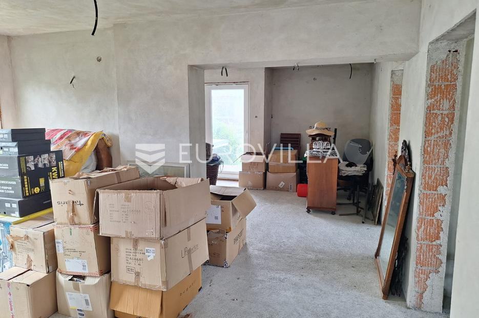 Karlovac, Udbinja, stambena kuća 293 m², 3 stambene jedinice