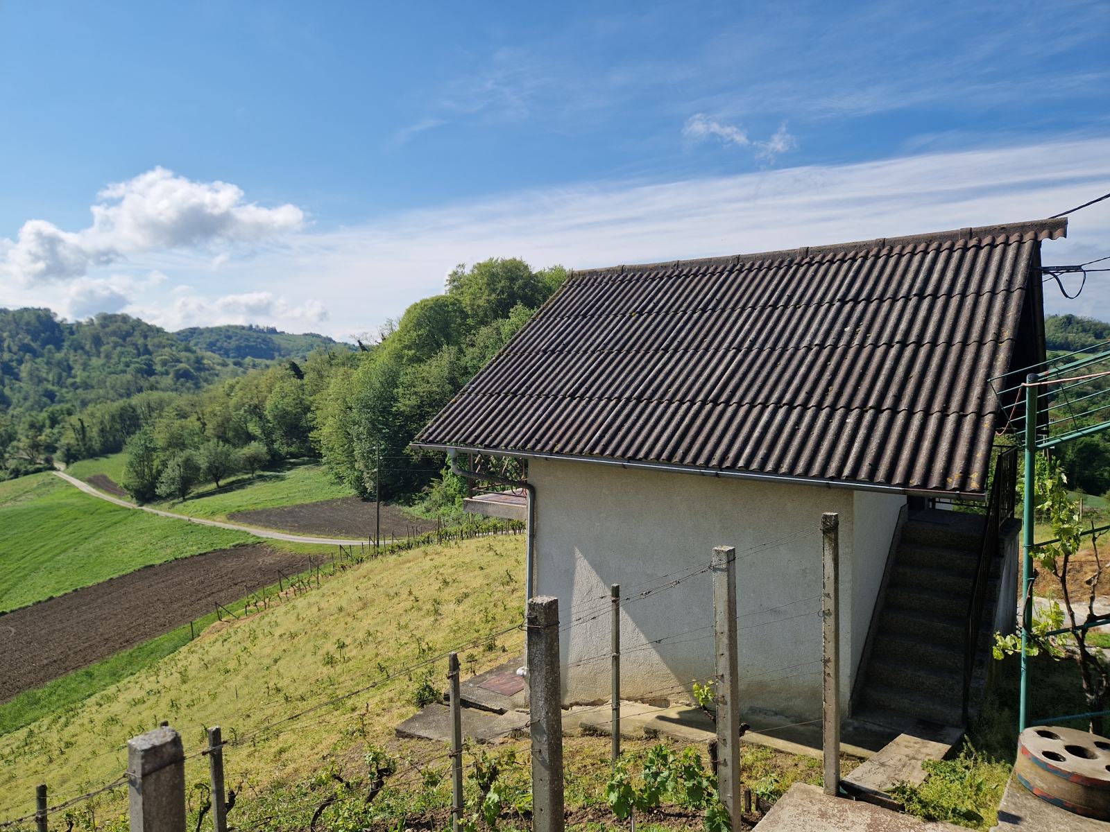 krapinske-toplice-vikendica-klet-40m2-sa-sjajnim-pogledom-sni-eno