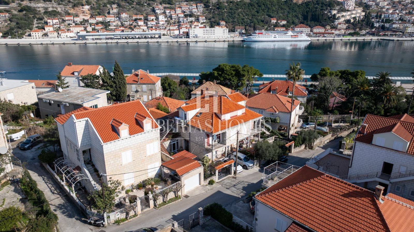Prodaja kuće na atraktivnoj lokaciji u Lapadu, Dubrovnik, Mogućnost za