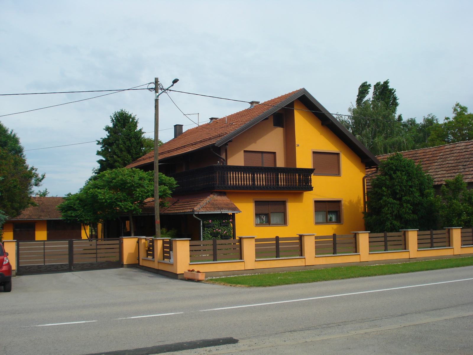 Kuća: Bjelovar, 220.00 m2