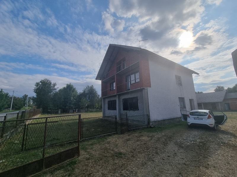 Kuća: Jabukovac, 240.00 m2