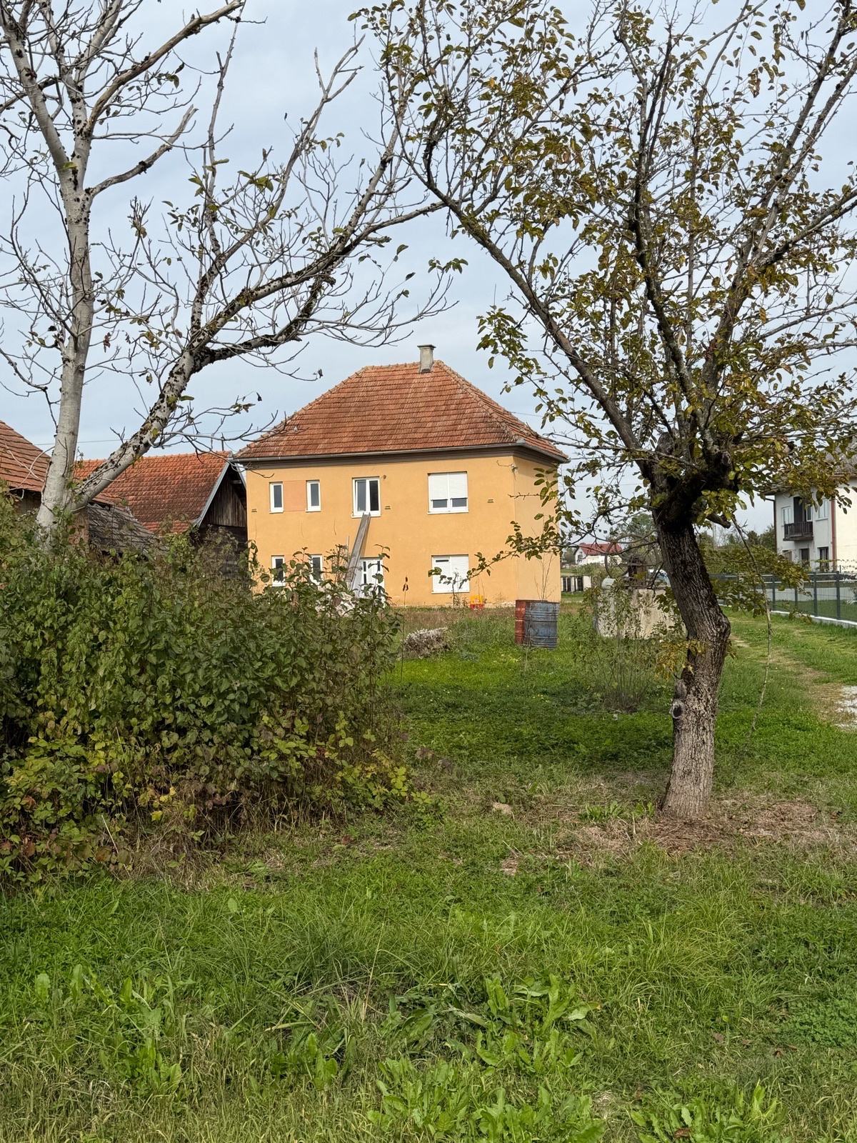 Kuća: Karlovac, 180.00 m2