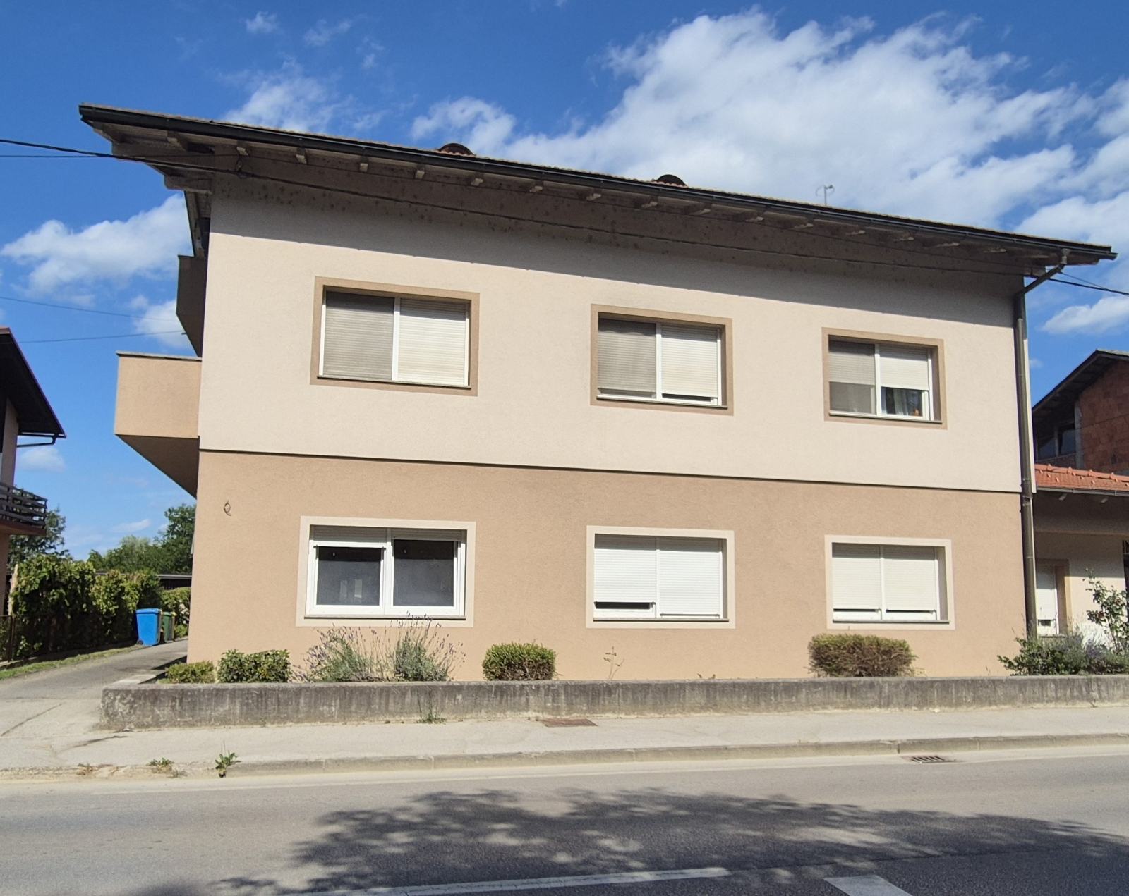 Kuća: Karlovac, 340.00 m2