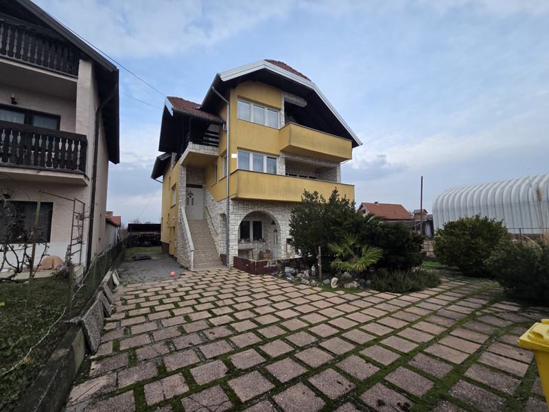 Kuća: Mošćenica, 302.00 m2