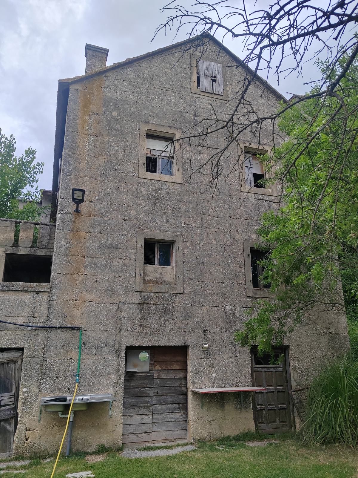Sinj rou bau kuca Akcija
