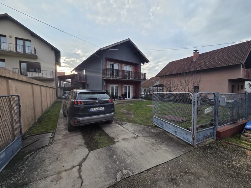 Kuća: Petrinja, 190.00 m2