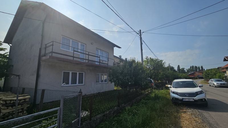Kuća: Petrinja, 196.00 m2