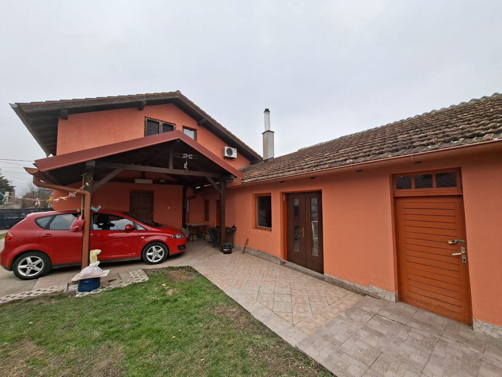 Kuća: Petrinja, 235.00 m²