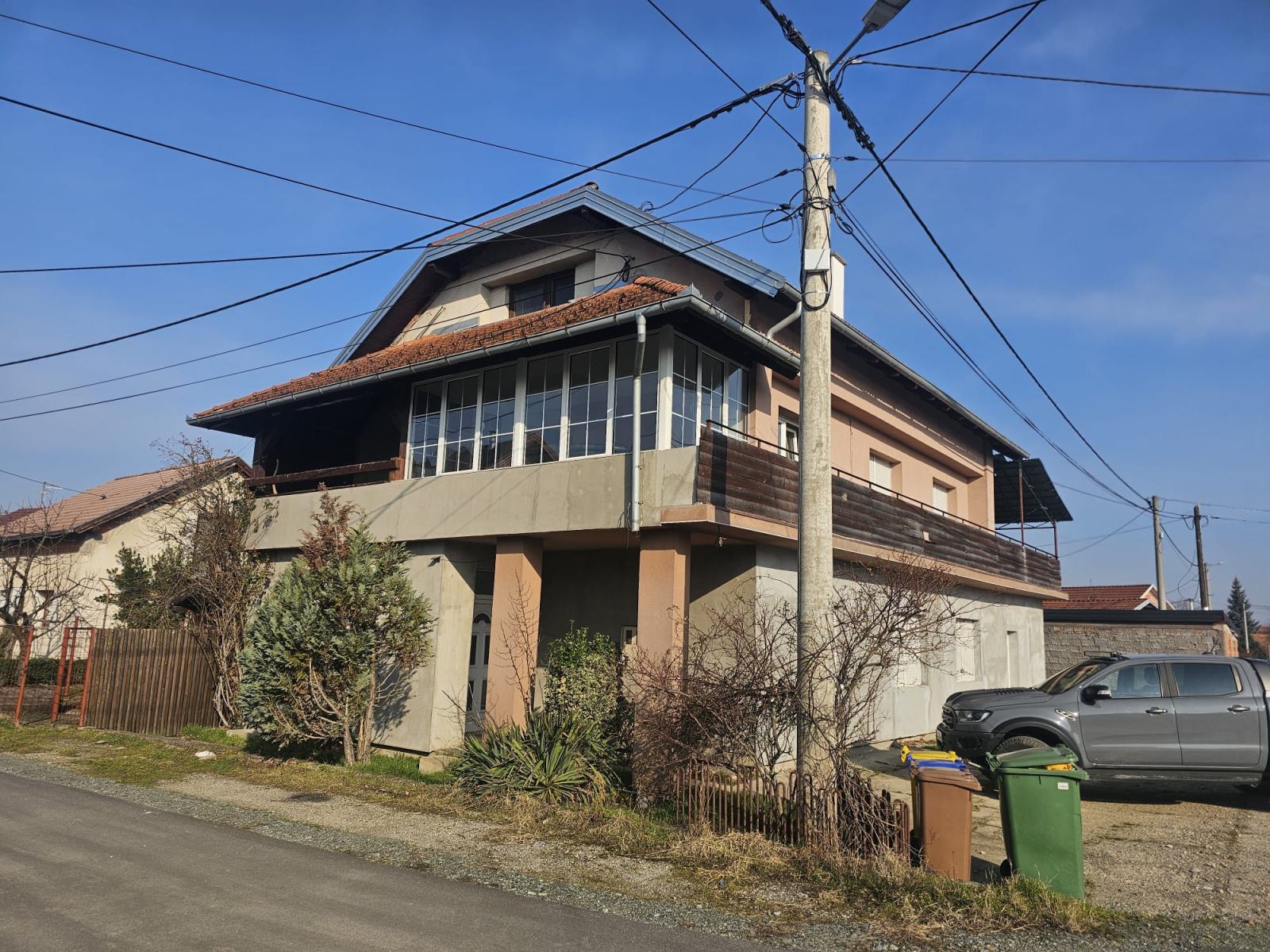 Kuća: Petrinja, 400.00 m2
