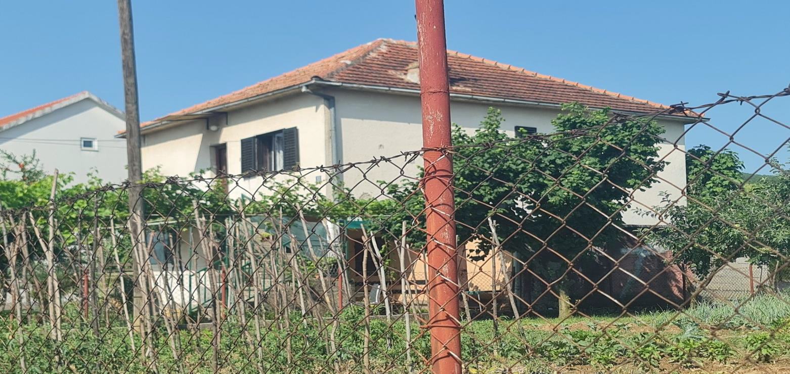 Kuća: Sinj, 190.00 m2, bez posjeda