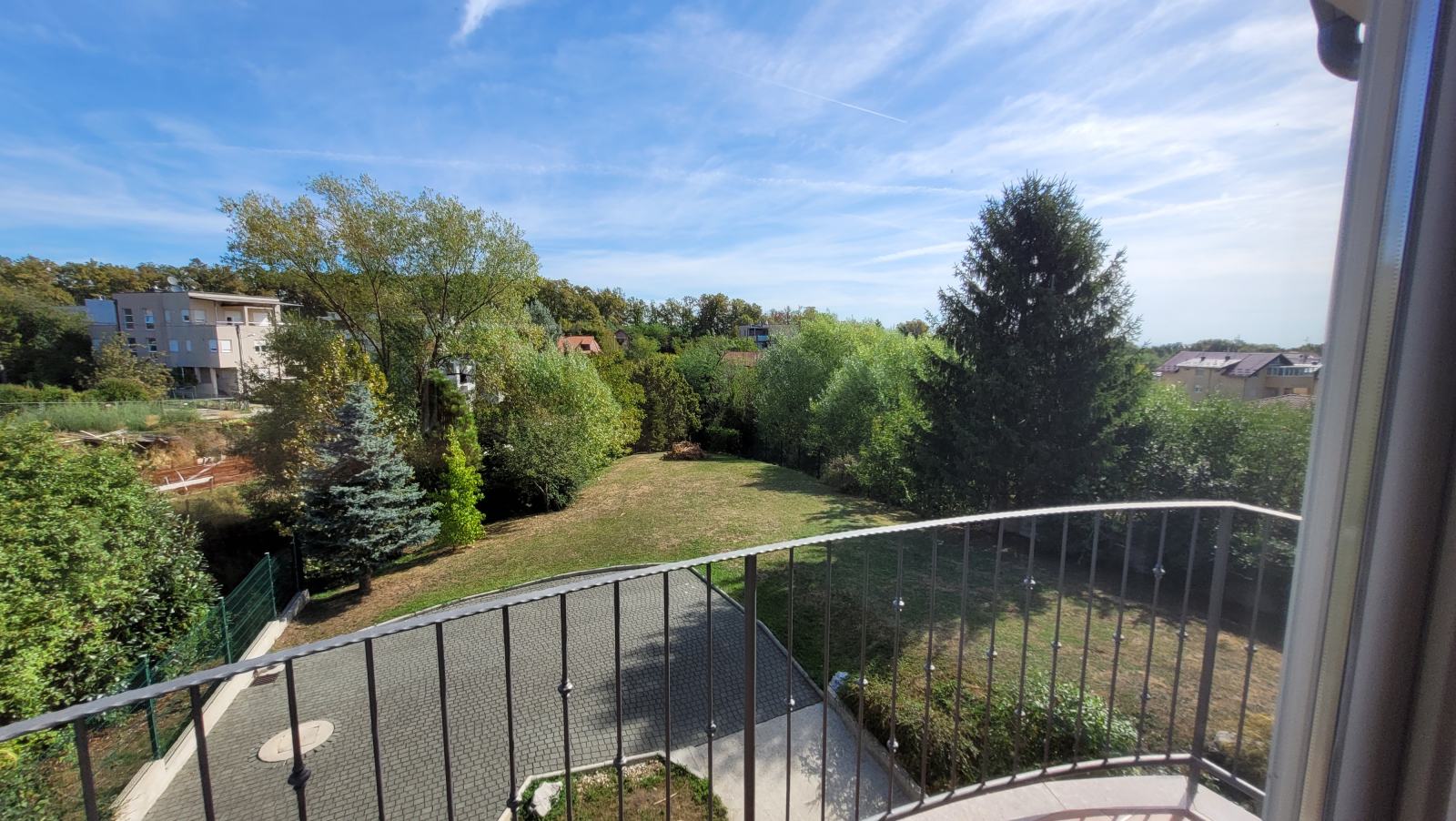 Zagreb, katnica  u Maksimiru, garaža 60m2, novija gradnja, dvorište