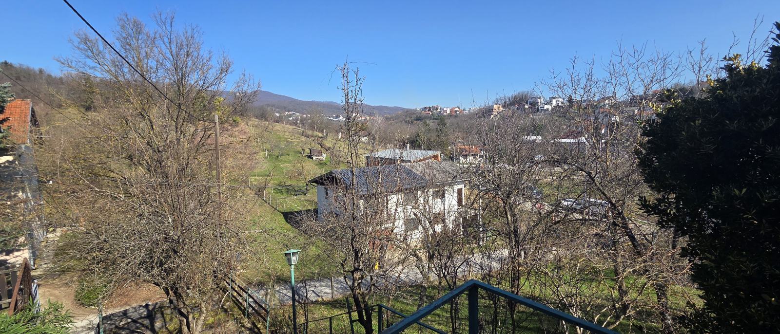 Mikulići, katnica 76 m2, 3 sobe, garaža, za renoviranje
