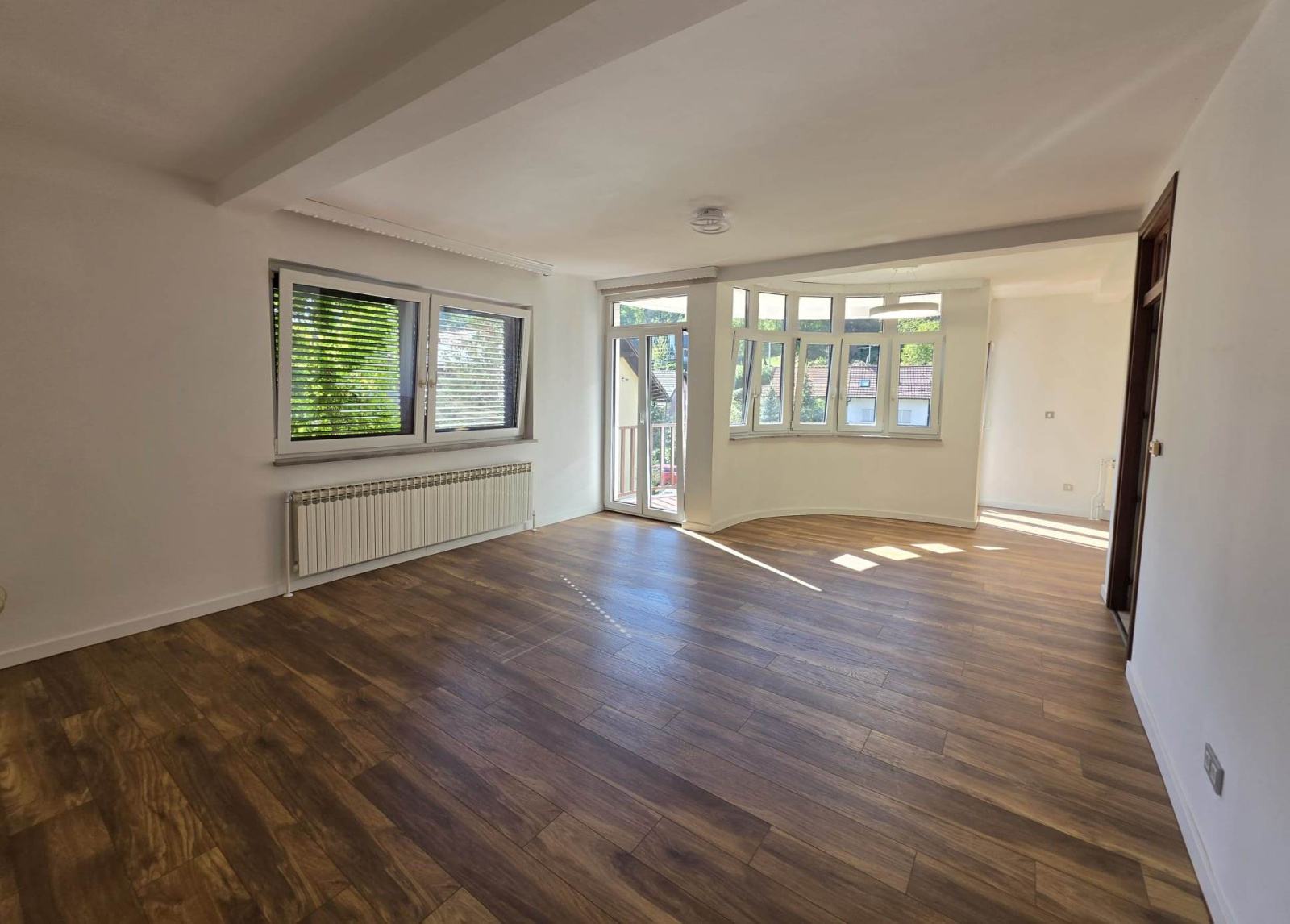 Nenamješten 4-sobni stan, 105.00 m2