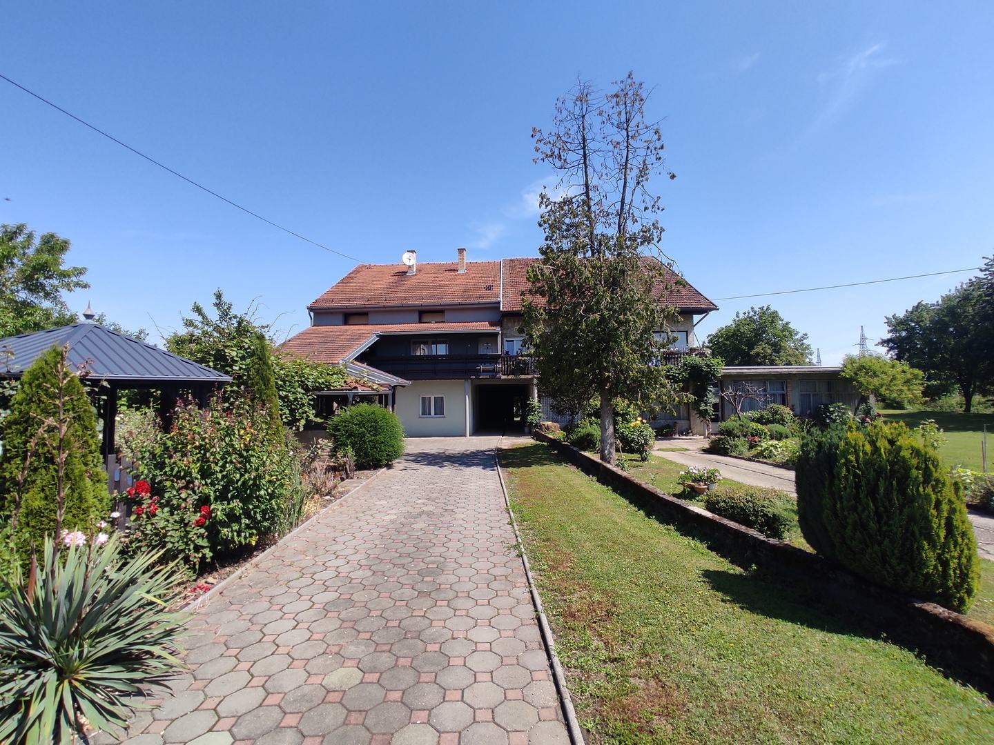 Obiteljska kuća 261 m2 + zemljište - Koprivnica