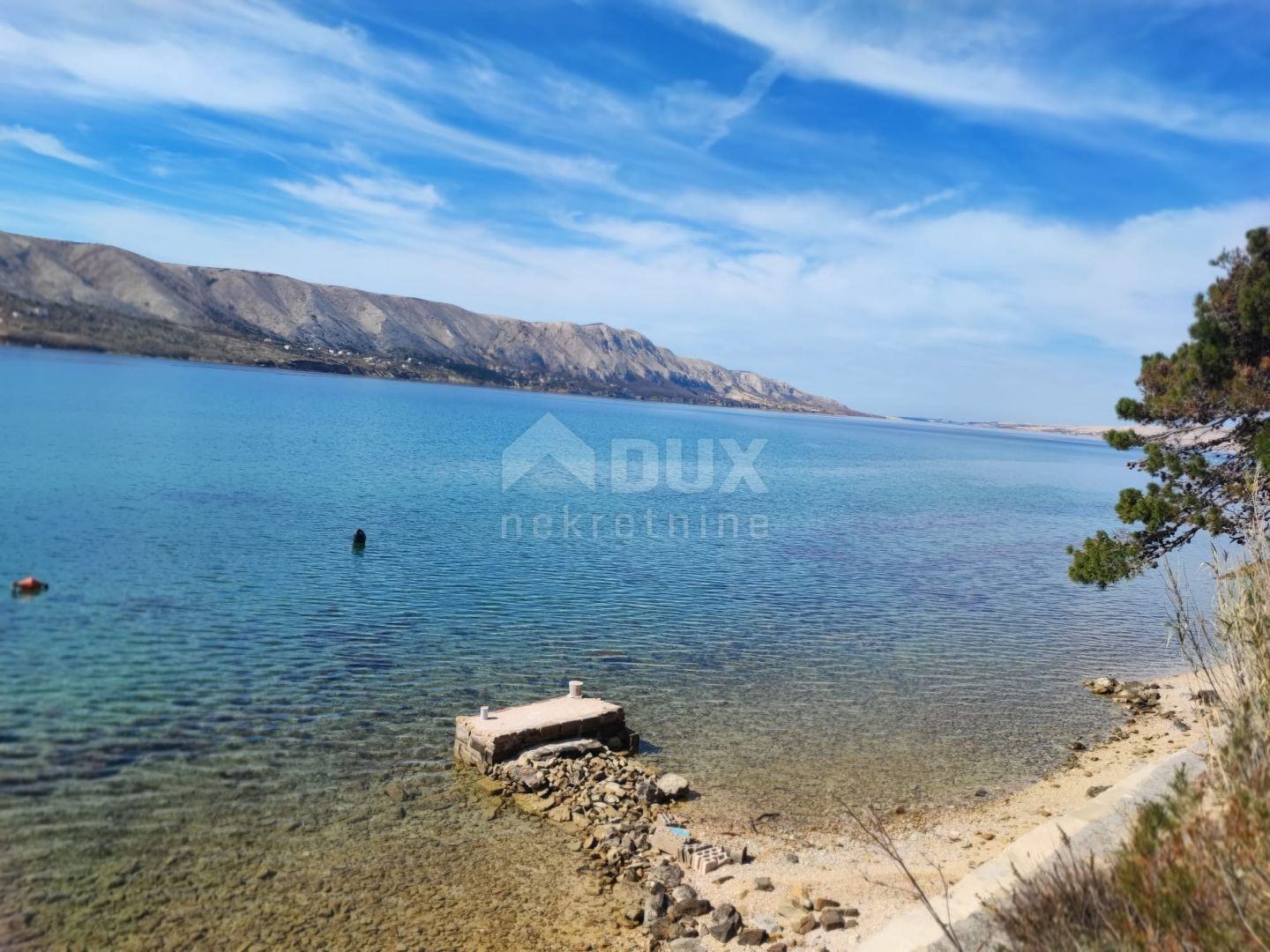 OTOK PAG, GRAD PAG građevinsko zemljište prvi red do mora.