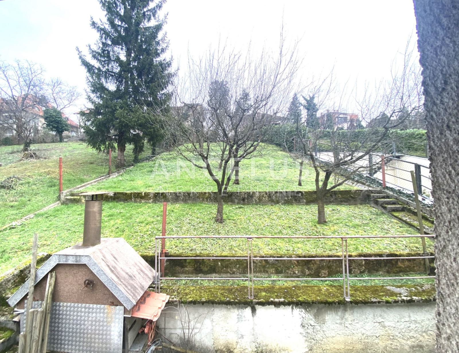 Pantovčak, Zagreb - Kuća sa velikim vrtom i potencijalom (prodaja)