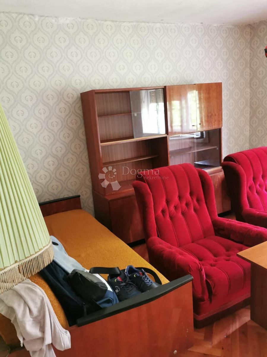 Petrinja, samostojeća kuća,  2200 m2 okućnice