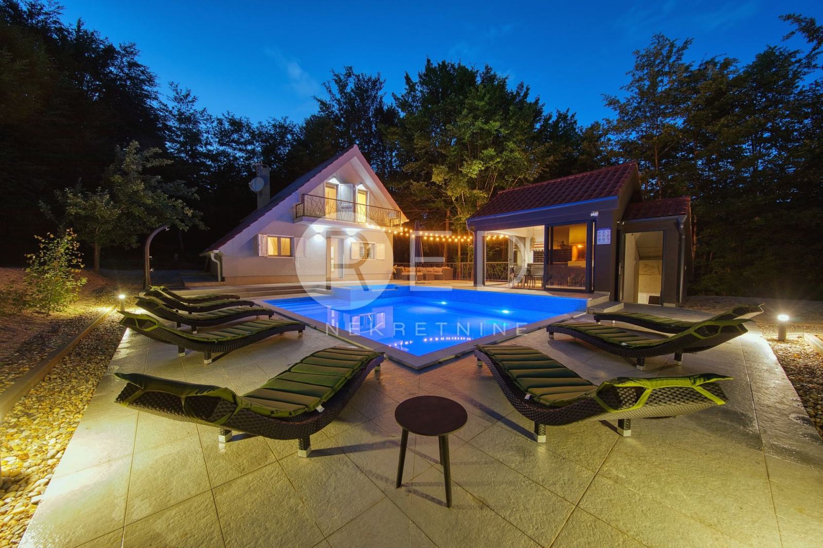 PREKRASNA KUĆA S BAZENOM I KONOBOM - GRAČAC, RIČICE (prodaja)