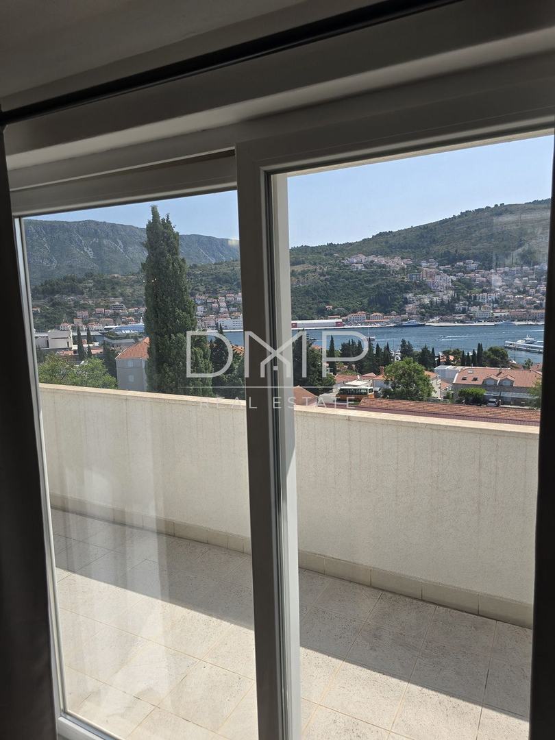 NOVOGRADNJA TROSOBNI STAN U LAPADU 90m2