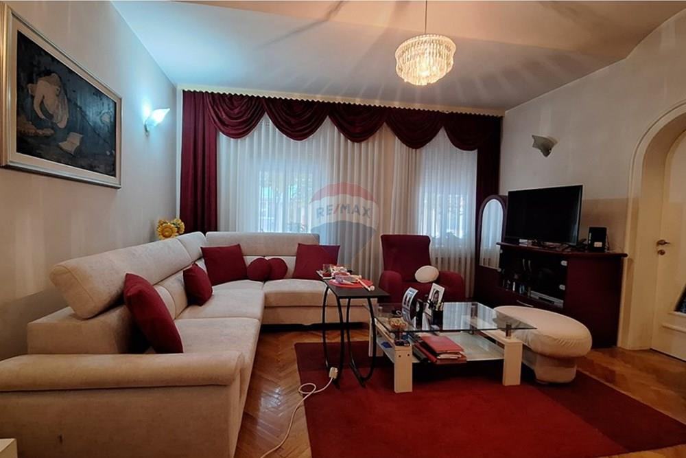 Elegantan stan u samom srcu Karlovca – Zvijezda, 100.00 m2
