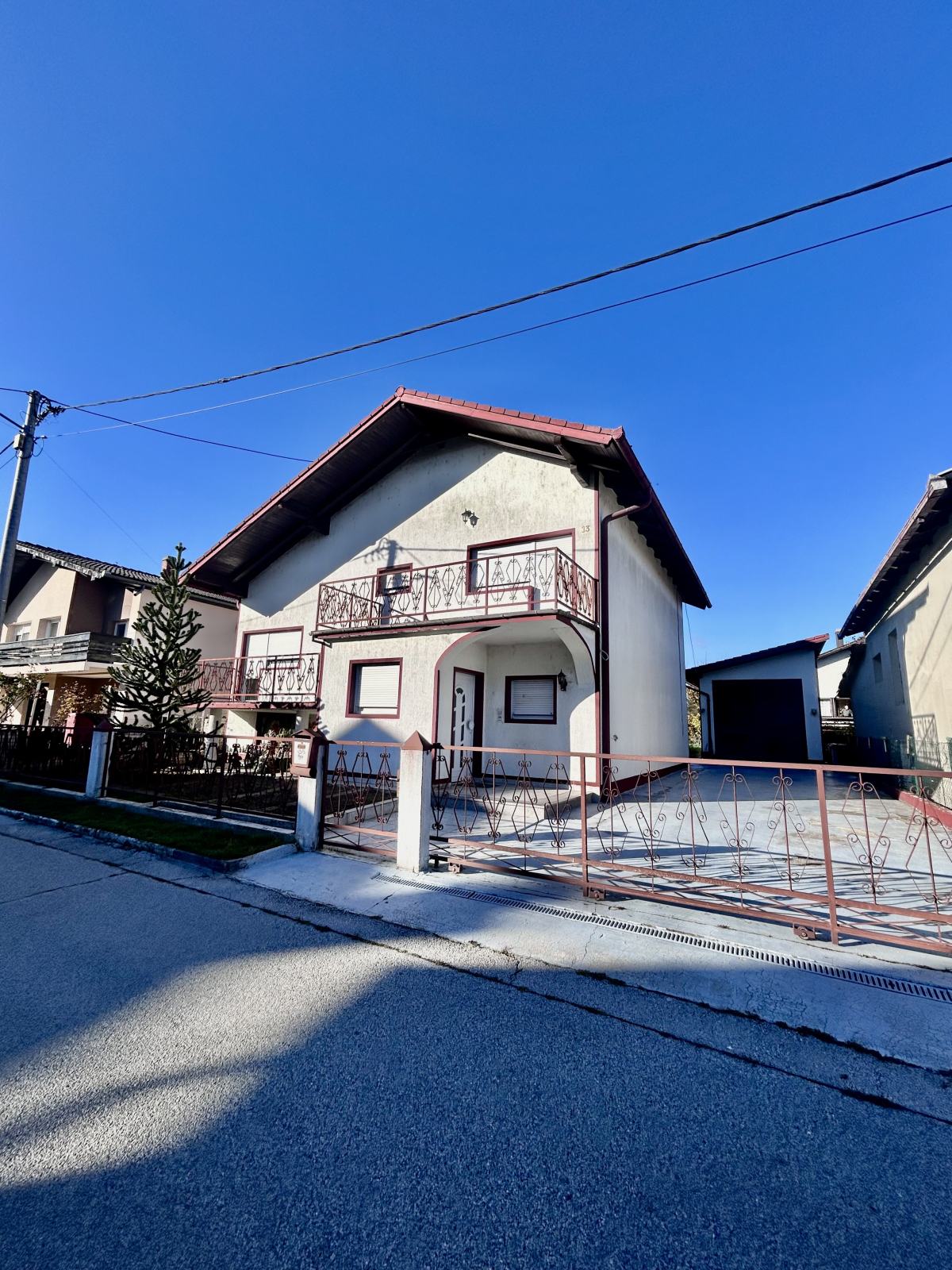 PROSTRANA OBITELJSKA KUĆA - BLIZINA CENTRA, KOPRIVNICE