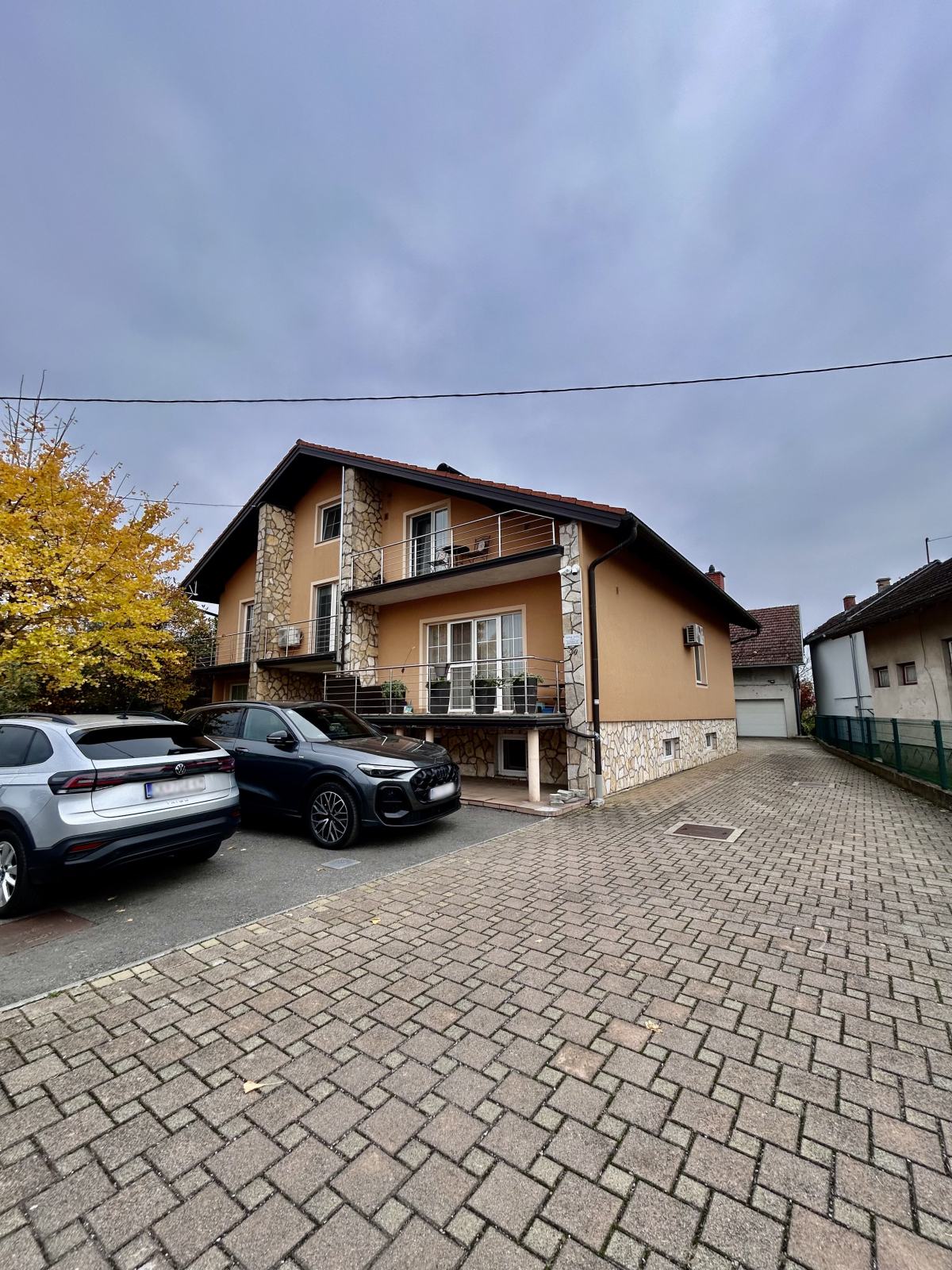 PROSTRANA VIŠEETAŽNA OBITELJSKA KUĆA, BLIZINA CENTRA, KOPRIVNICA