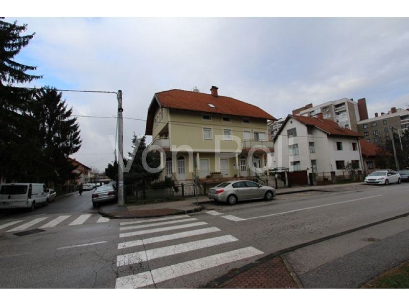 Ravnice - kuća s 2 stana i 2 posl.prostora 412m2 (prodaja)