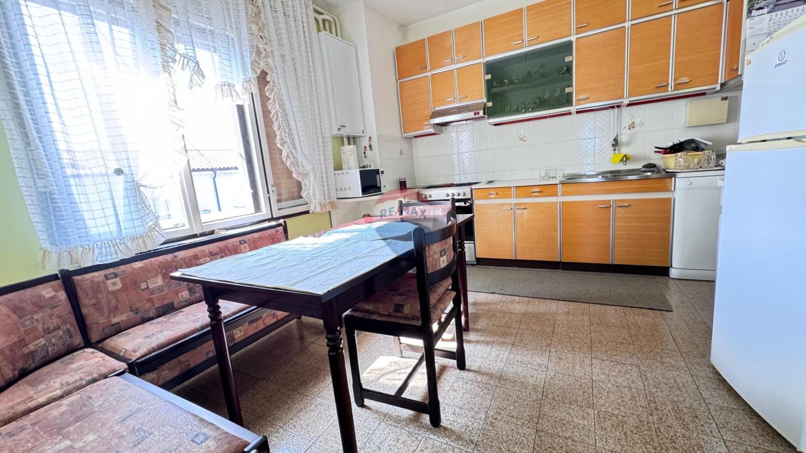 Rijeka, Kastav, trosobni stan, balkon, garaža
