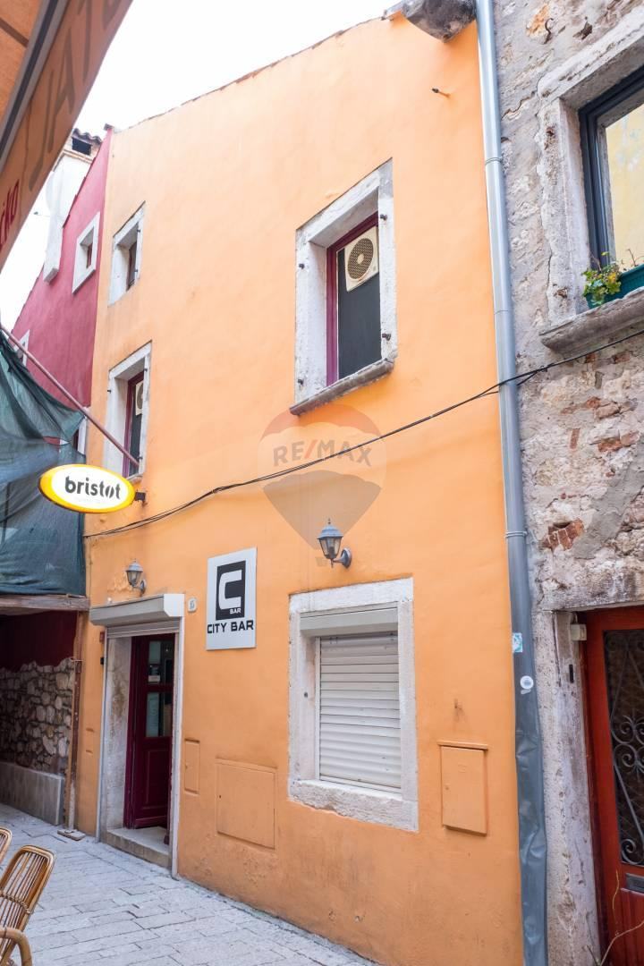 Rovinj,centar,kuća sa poslovnim prostorom-caffe bar-96m2 (prodaja)