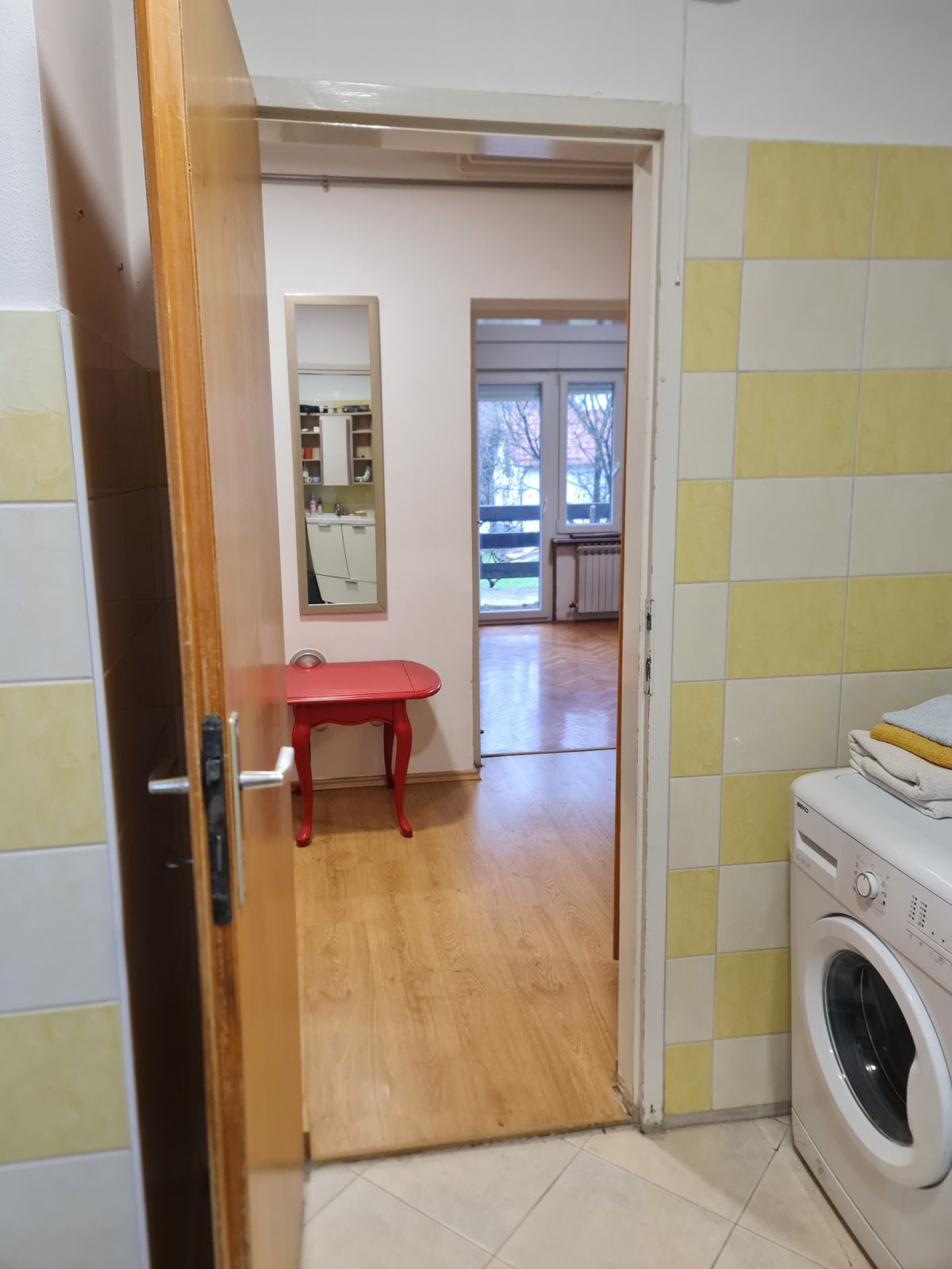 Samobor, Giznik, 3-sobni 74.00 m2 sa terasom, vrtom i 2 park. mjesta ...