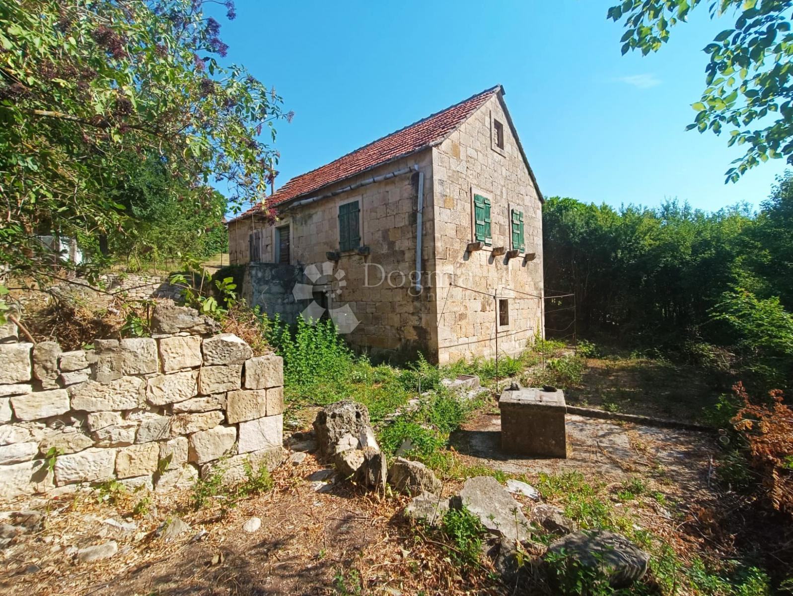 SEOSKO IMANJE - KAMENA KUĆA ZA ADAPTACIJU, GLAVICE